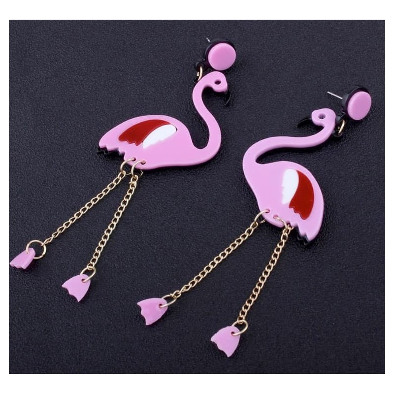 Pendientes de aro grandes para mujer con diseño calado de aves en vuelo y acabado plateado brillante.