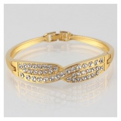 Pulsera para mujer con baño de oro de 18k y cristales austriacos engastados de alto brillo.