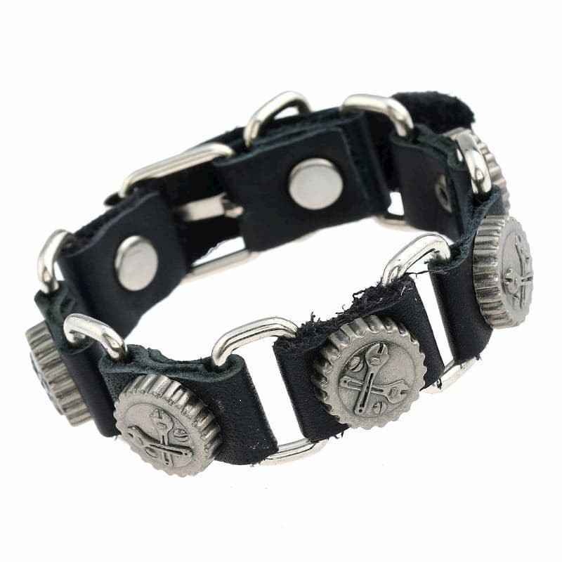 Brazalete rígido de metal con relieves de engranajes y símbolos mecánicos en acabado plata envejecida.