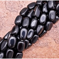 Hilo de 55 cuentas negras simil ónix montadas en alambre, perfecto para collares, pulseras y bisutería artesanal.