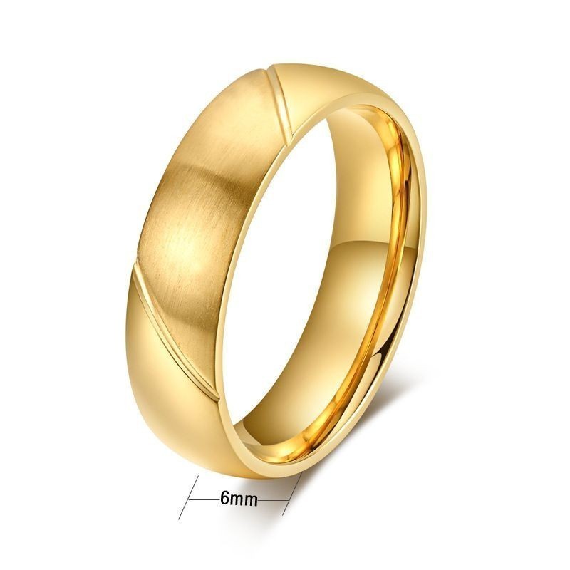 Anillo solitario de compromiso para mujer en acero bañado en oro de 18k con cristal central transparente.