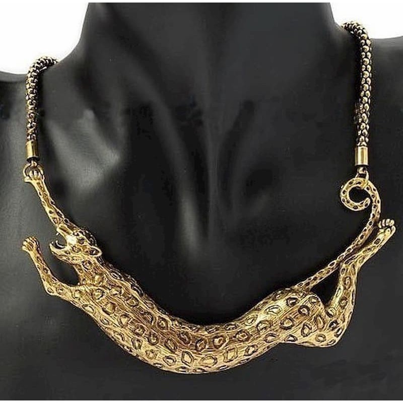 Collar de estilo retro para mujer con diseño circular y estampado de leopardo en tonos dorados y negros.