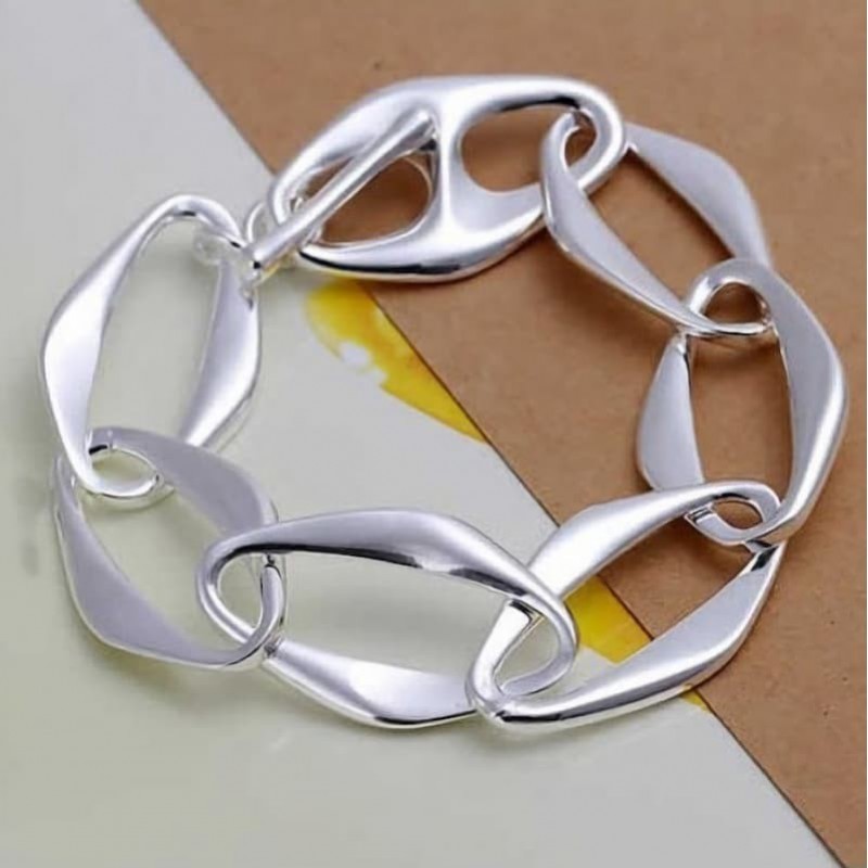 Pulsera de acero inoxidable para mujer con eslabones anchos tipo cadena, chapado en plata técnica y acabado pulido espejo.