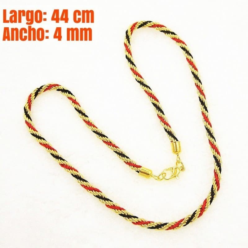 Collar de acero inoxidable para mujer con diseño de eslabones en tres tonos: oro de 18k, oro rosa y plata pulida.