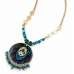 Collar para mujer con medallón central en color turquesa rodeado de cristales facetados multicolor y acabado dorado.