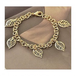 Pulsera de eslabones con múltiples dijes en forma de hojas nervadas chapados en oro de 9 quilates con acabado pulido espejo.