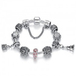 Pulsera de cadena de acero inoxidable bañada en plata con un cristal facetado en color rosa suave y acabado pulido espejo.