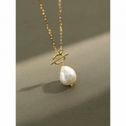 Gargantilla de plata de ley 925 con chapado en oro y colgante de perla barroca natural de forma orgánica.