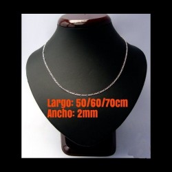 Gargantilla de acero inoxidable con diseño Fígaro de eslabones alternos y acabado en plata brillante.