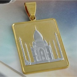 Colgante de acero inoxidable con diseño detallado del Taj Mahal en acabado bitono oro y plata.
