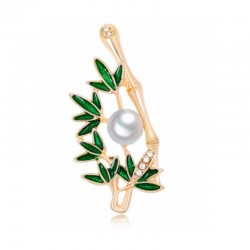 Broche para mujer con perla central, hojas esmaltadas en verde y detalles de piedras circonitas brillantes.