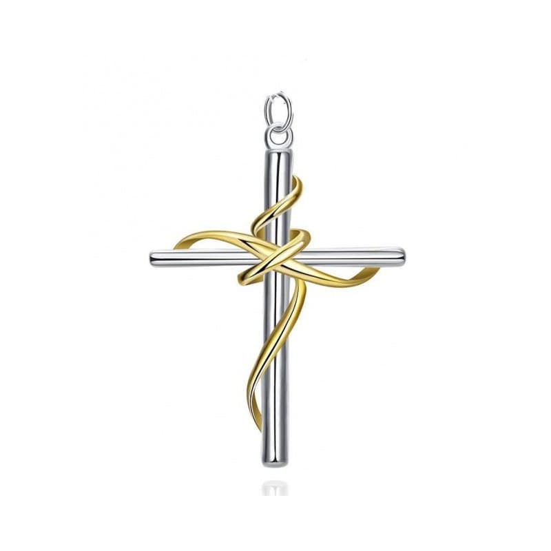 Colgante en forma de cruz fabricado en acero con acabado combinado en baño de plata y detalles en oro.