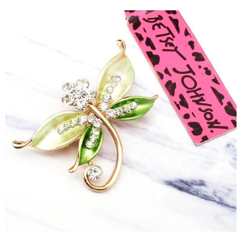 Broche de diseño Betsey Johnson con forma de libélula decorado con cristales de colores y detalles esmaltados.