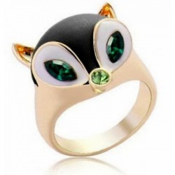 Anillo de acero inoxidable con acabado dorado y diseño de cabeza de animal esmaltado en color negro.