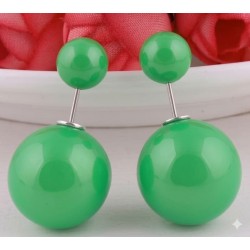 Pendientes de dos esferas en color verde para mujer con diseño de doble cara.