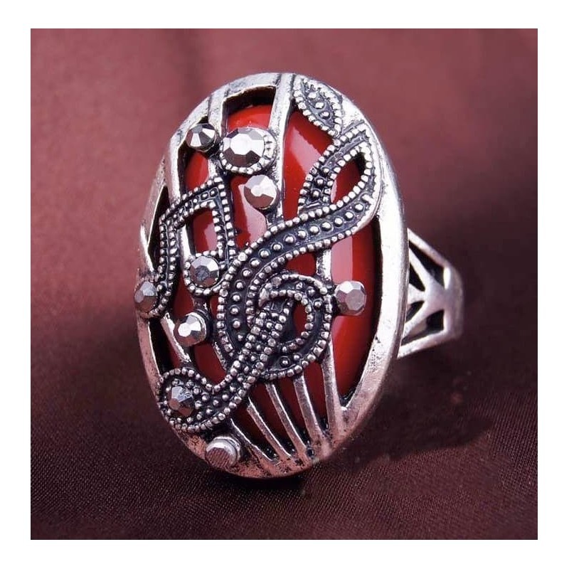 Anillo de acero inoxidable con el símbolo musical de la clave de sol en acabado pulido.