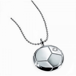 Pulsera temática de fútbol fabricada en acero inoxidable con detalles deportivos.