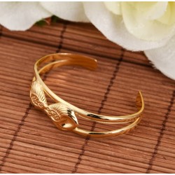 Pulsera abierta con baño de oro brillante