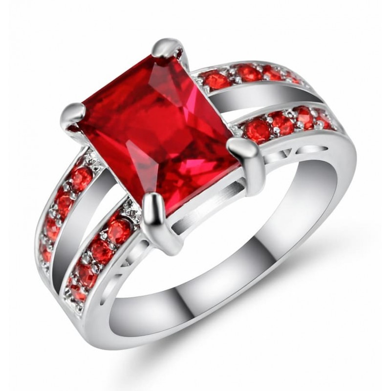 Anillo con piedra central roja