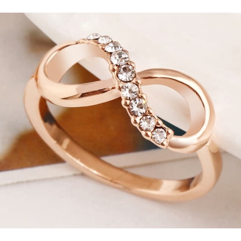 Anillo de acero inoxidable con el símbolo del infinito