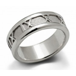 Anillo tipo alianza para mujer con grabado de números romanos