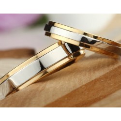 Pareja de anillos de compromiso combinados