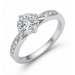 Anillo solitario con gran brillante central en plata fina 925