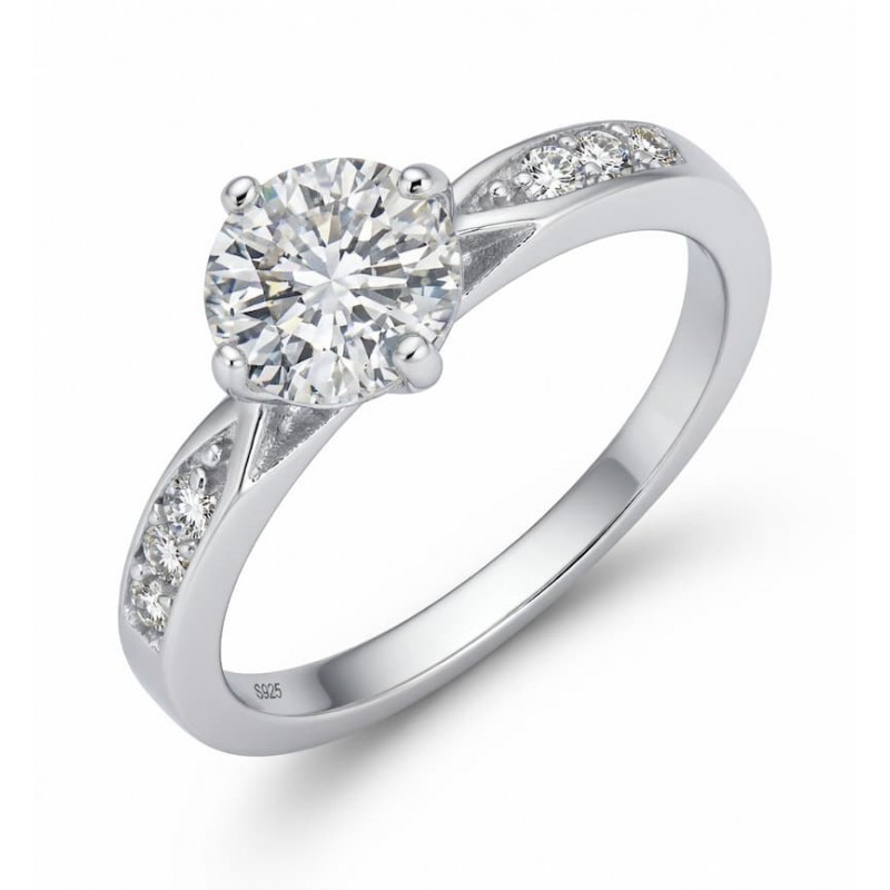 Anillo solitario con gran brillante central en plata fina 925