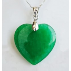 collar de corazón verde
