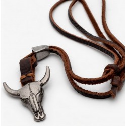 Collar hombre colgante cráneo de toro zamak