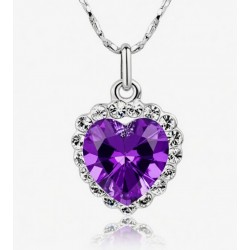 Collar de mujer con colgante de corazón púrpura bañado en plata