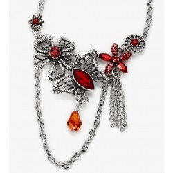 Collar de acero bañado en plata con múltiples colgantes