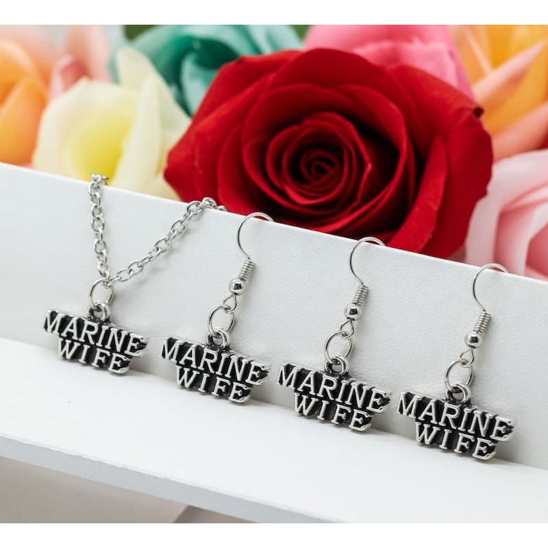 Set de collar y pendientes para esposas de Marines