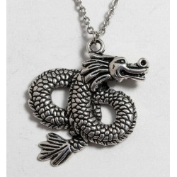 Collar de acero inoxidable con colgante de serpiente