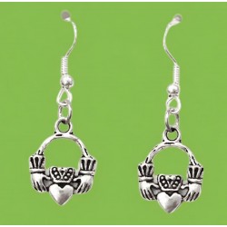 Pendientes mujer diseño Claddagh con corazones