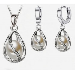 conjunto de collar y pendientes de perlas