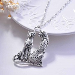 Collar unisex con dos leopardos