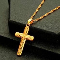 Colgante chapado cruz con cadena 