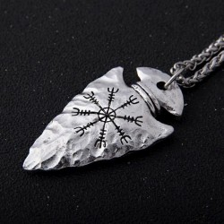 Cadena collar con colgante punta de lanza runa vikinga